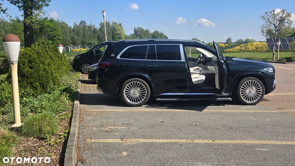 Mercedes-Benz GLS - 12