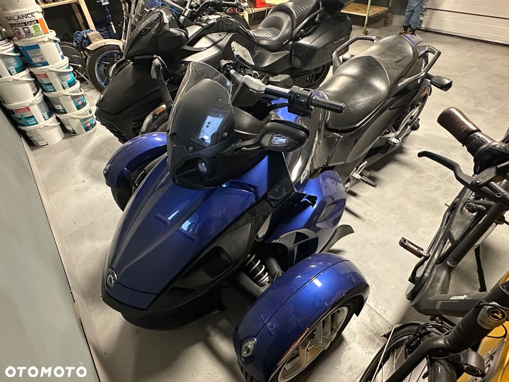 Can-Am Spyder - 2