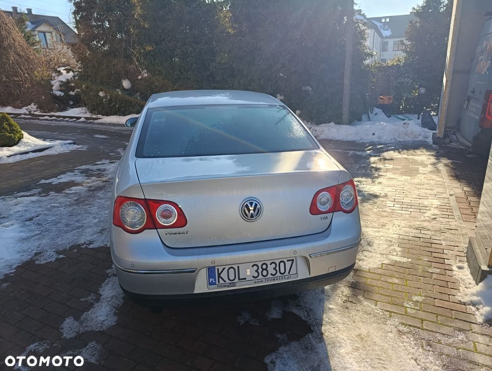 Volkswagen Passat - 4