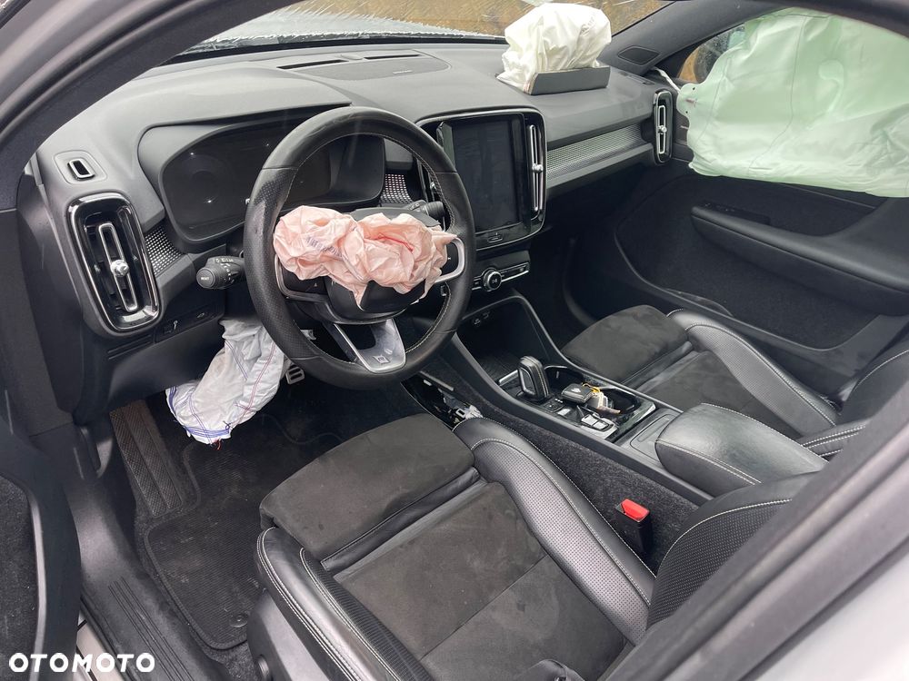 Volvo XC 40 D4 AWD Geartronic R-Design - 13