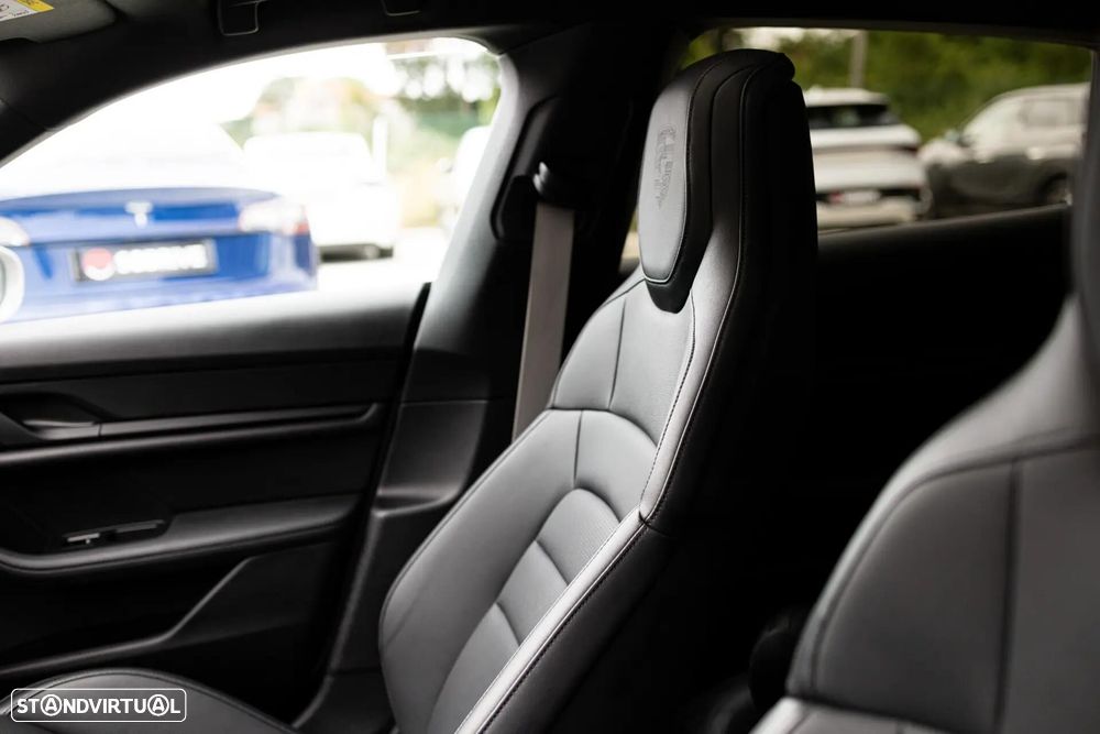 Porsche Taycan Sport Turismo - 18