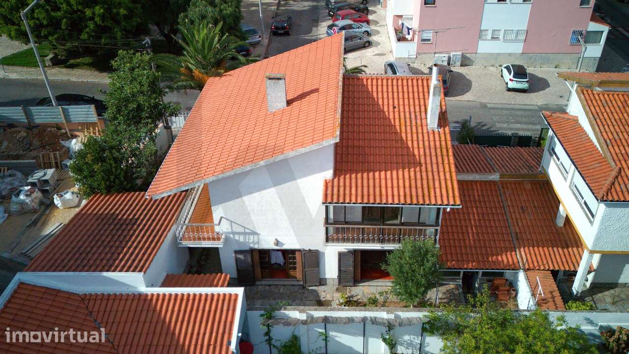 Fantástica moradia T4+1 em Cascais com anexo e garagem - Grande imagem: 2/60