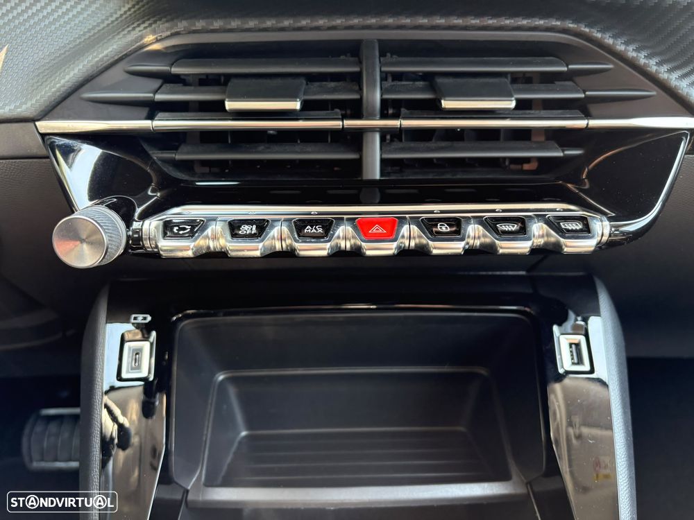 Peugeot 2008 1.2 PureTech Allure EAT8 - 19