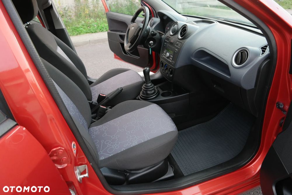 Ford Fiesta - 24