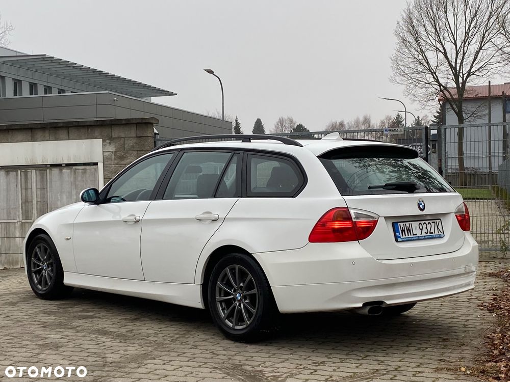 BMW Seria 3 318d - 4