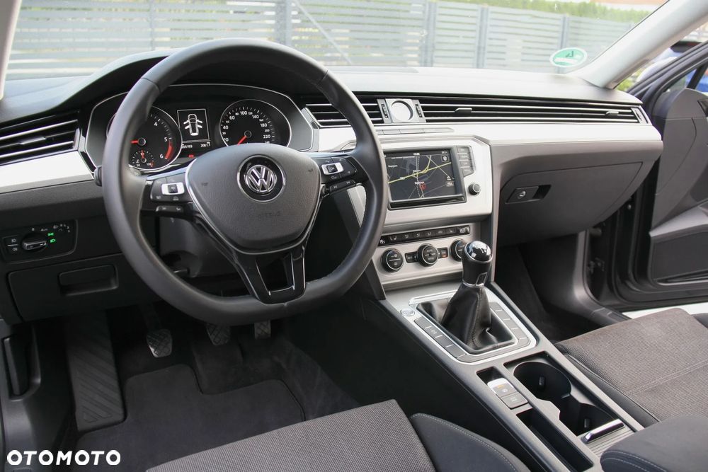 Volkswagen Passat 2.0 TDI BMT Comfortline - 28