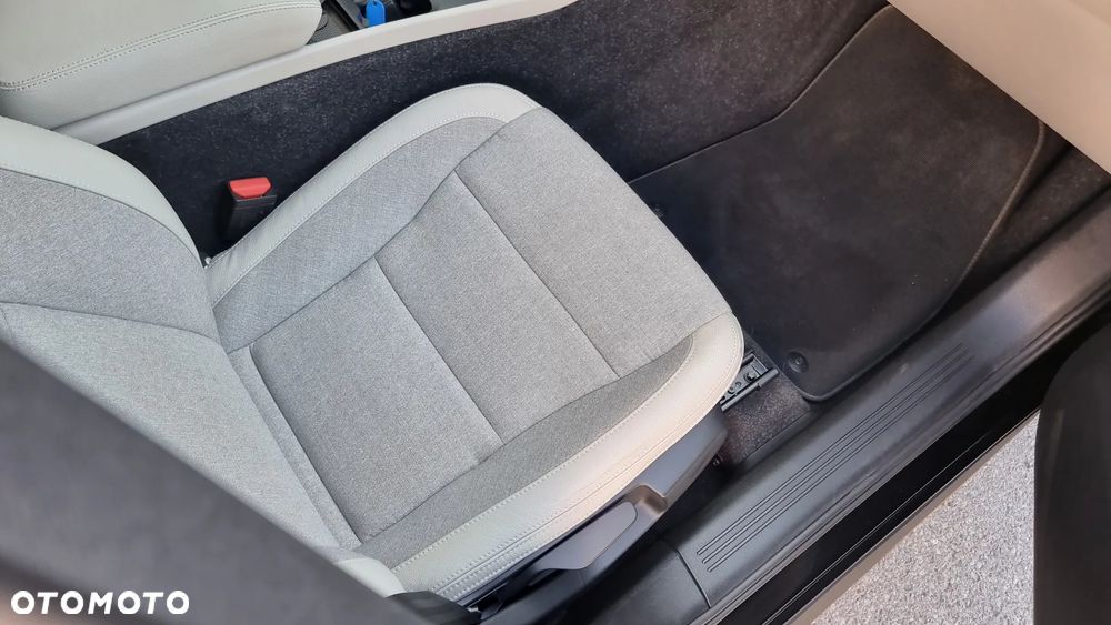Volvo XC 40 T3 Momentum - 32