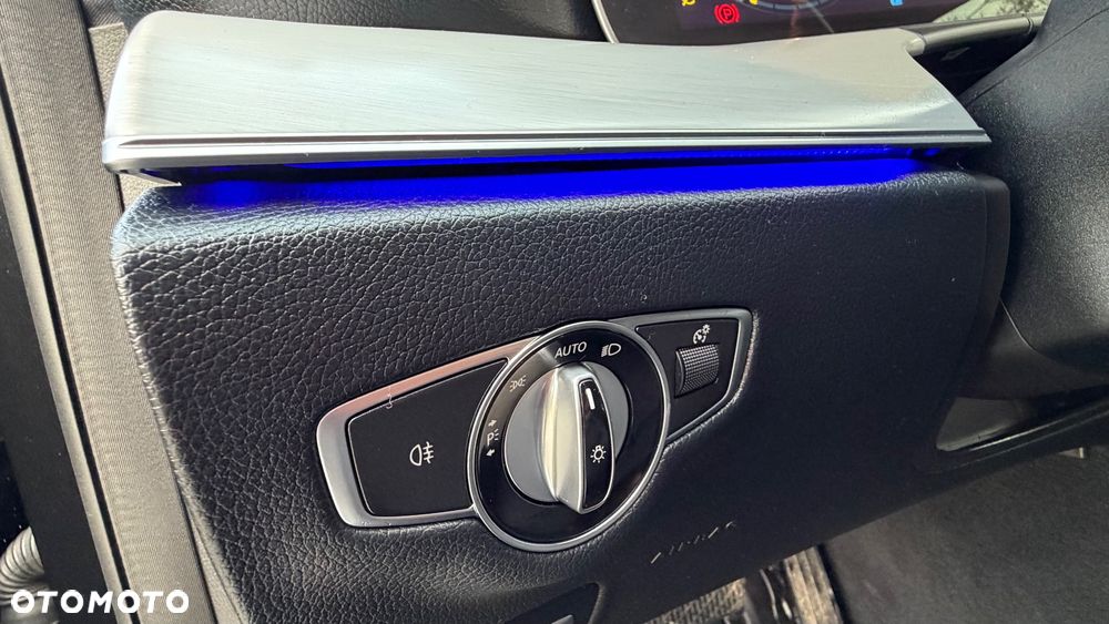 Mercedes-Benz Klasa E 220 d 9G-TRONIC - 26