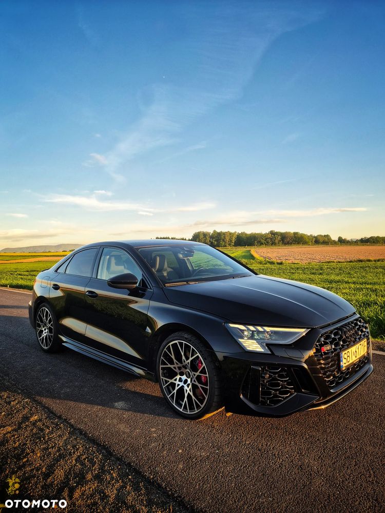 Audi RS3 Limousine - 1