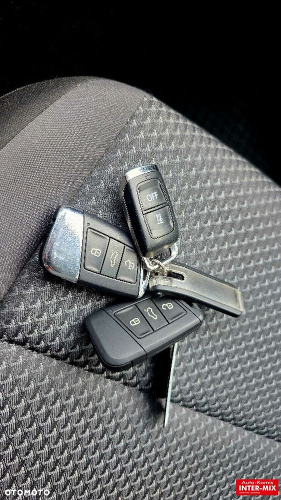 Volkswagen Passat - 32
