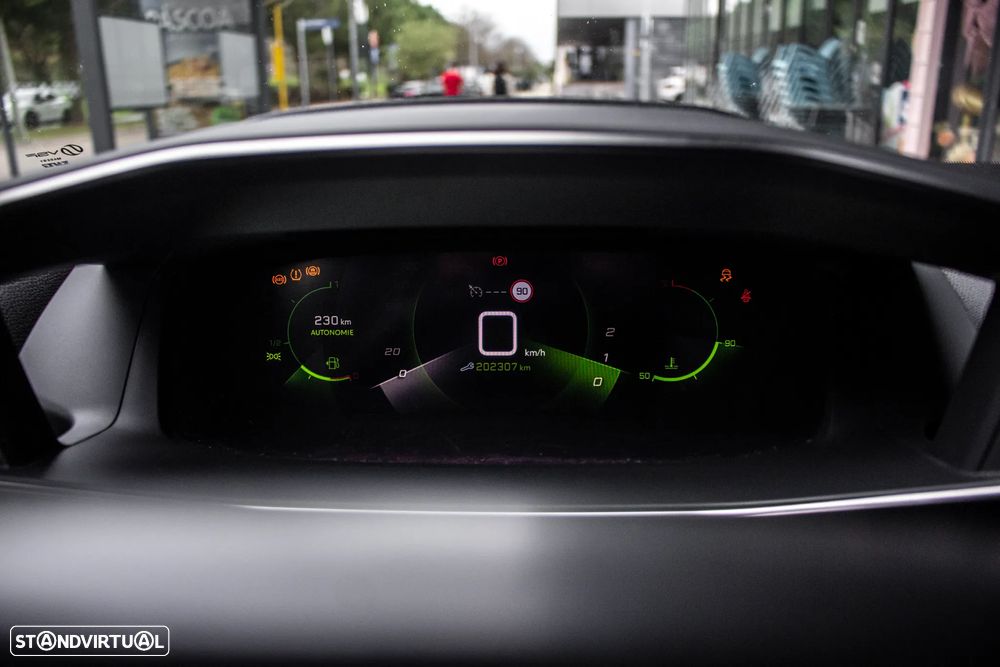 Peugeot 2008 1.2 PureTech Allure - 16