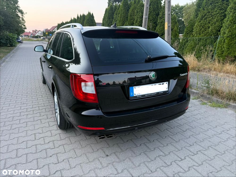 Skoda Superb 2.0 TDI DSG Exclusive - 4
