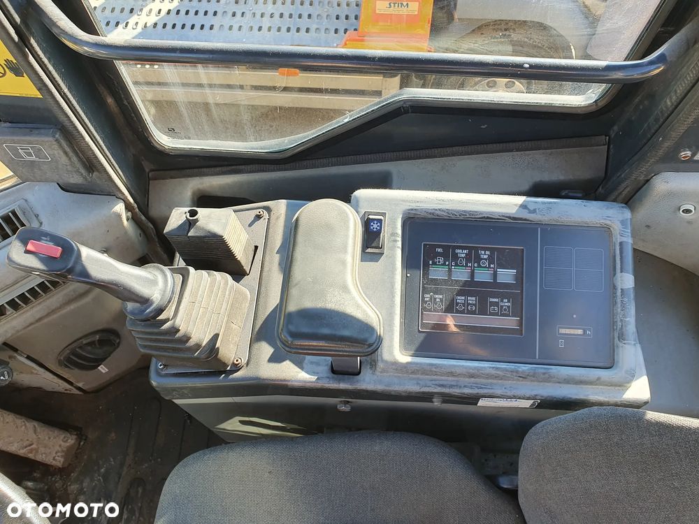 Komatsu WA 320-3H - 12