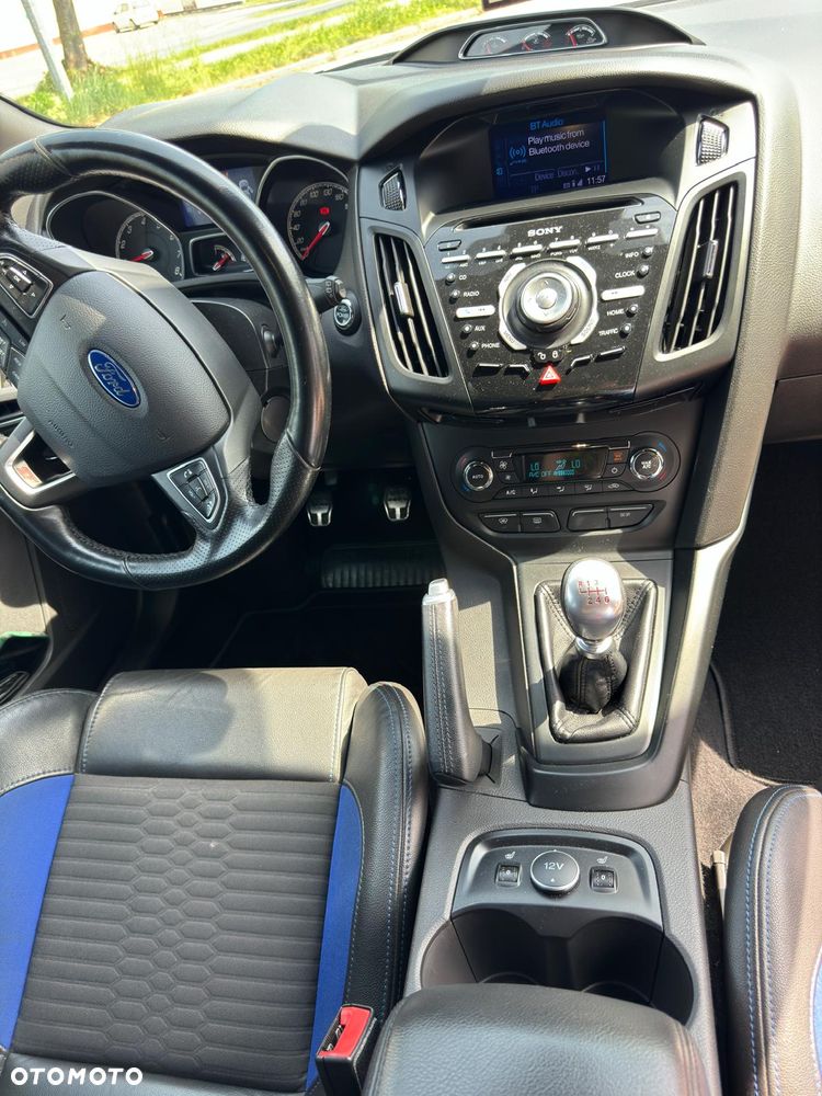 Ford Focus 2.0 EcoBoost ST - 17