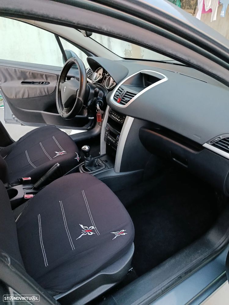 Peugeot 207 1.4 HDi Urban - 23