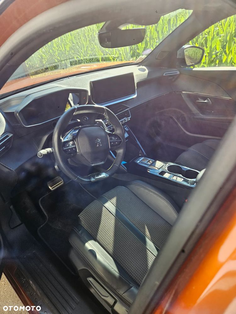 Peugeot 2008 PureTech 130 EAT8 GT Exclusive - 8