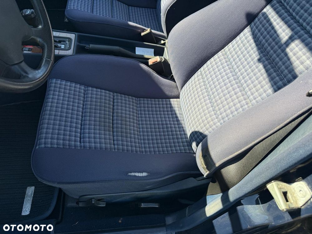 Mercedes-Benz W201 (190) - 12