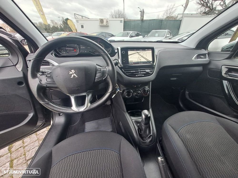 Peugeot 208 1.2 PureTech Signature - 11
