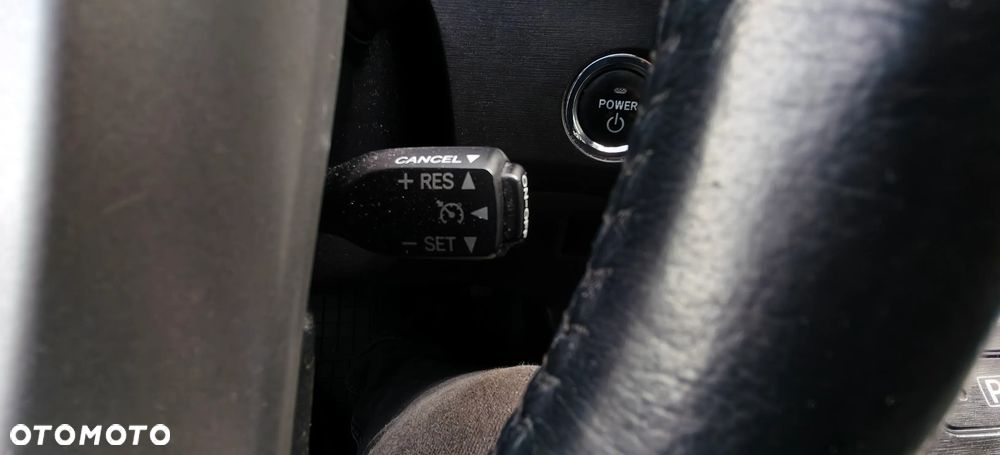 Toyota Prius (Hybrid) Executive - 25