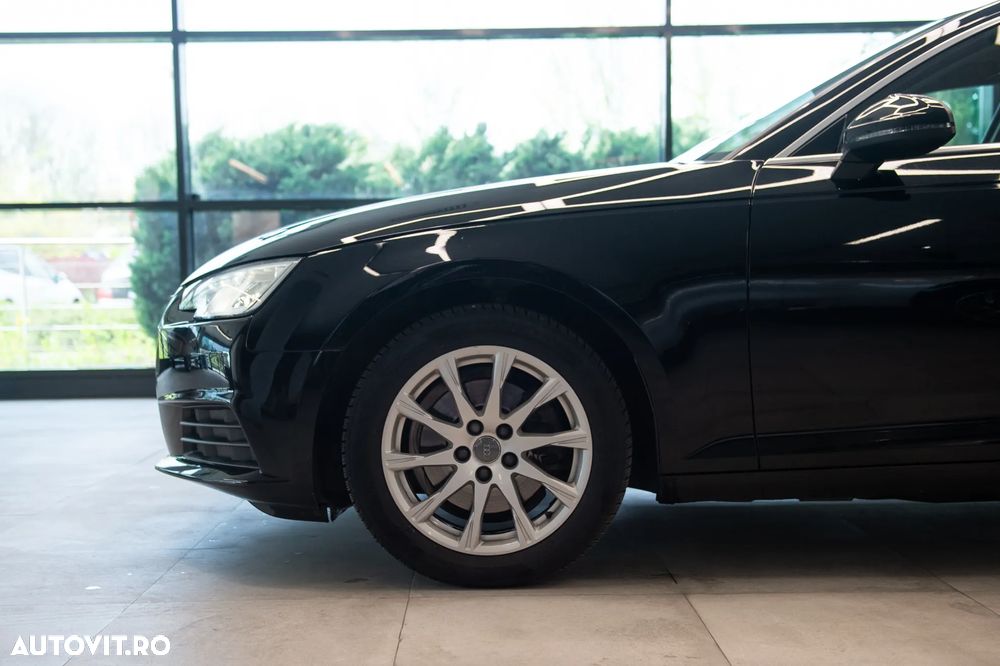 Audi A4 2.0 35 TFSI S tronic MHEV Basic - 12