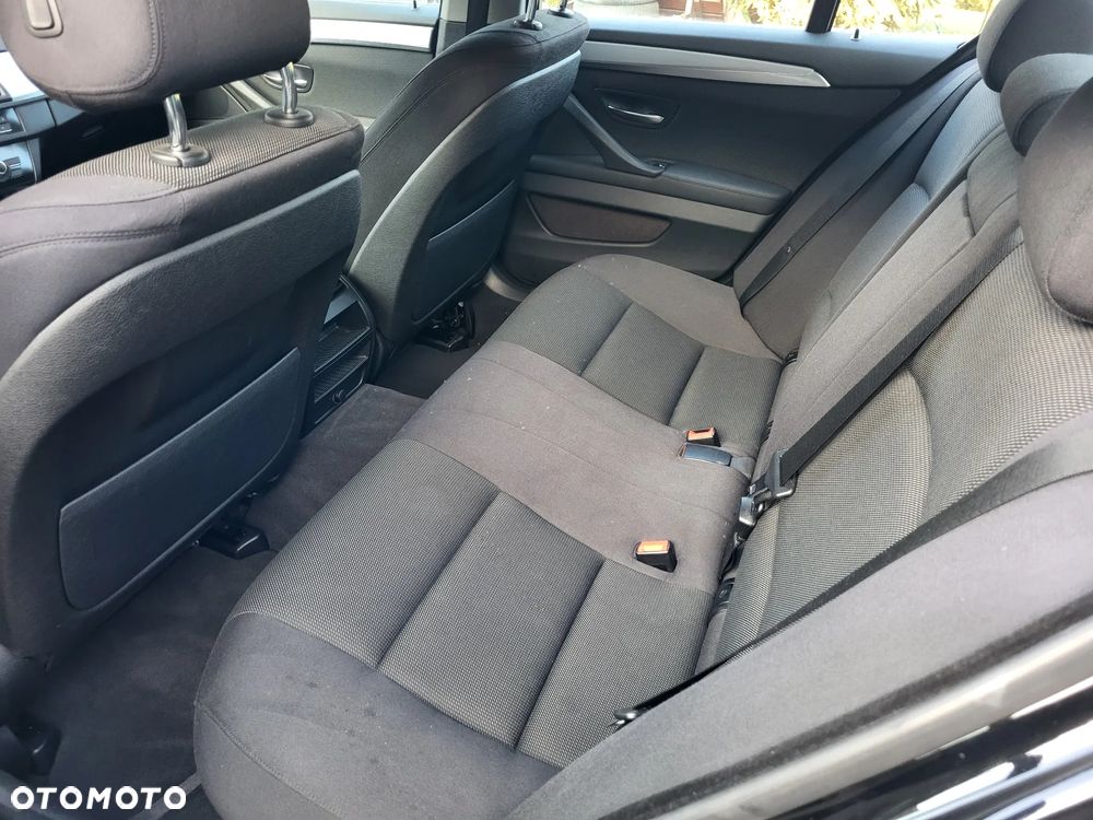 BMW Seria 5 528i - 11