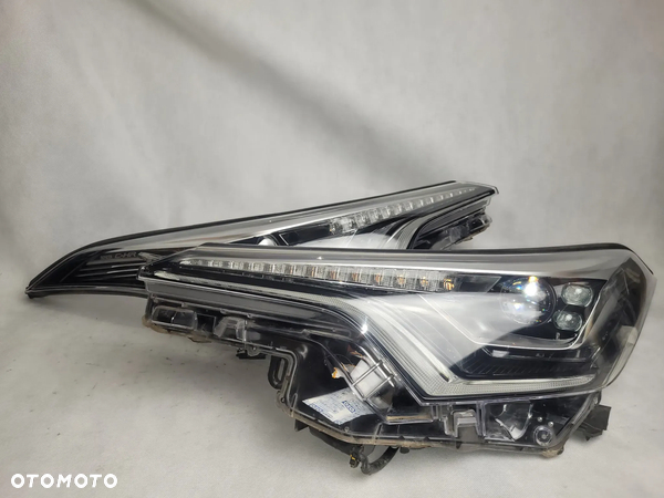 TOYOTA CHR CH-R- LAMPA LAMPY PRZEDNIE PRZÓD