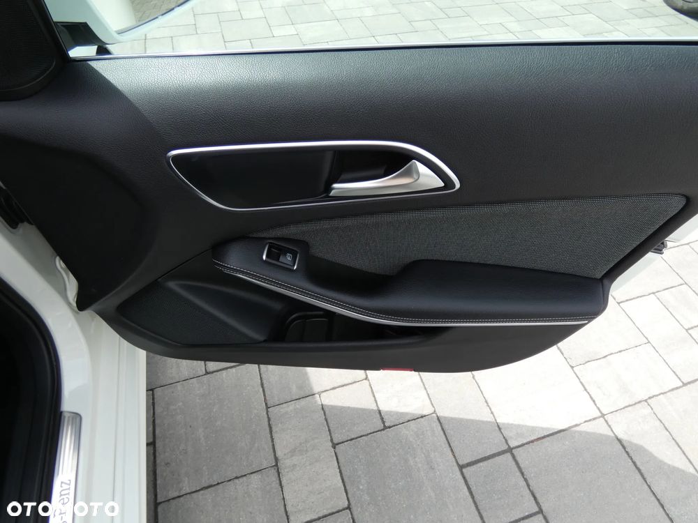 Mercedes-Benz Klasa A 180 (BlueEFFICIENCY) - 33
