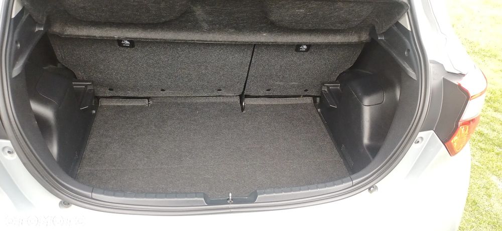 Toyota Yaris 1.5 Premium - 12