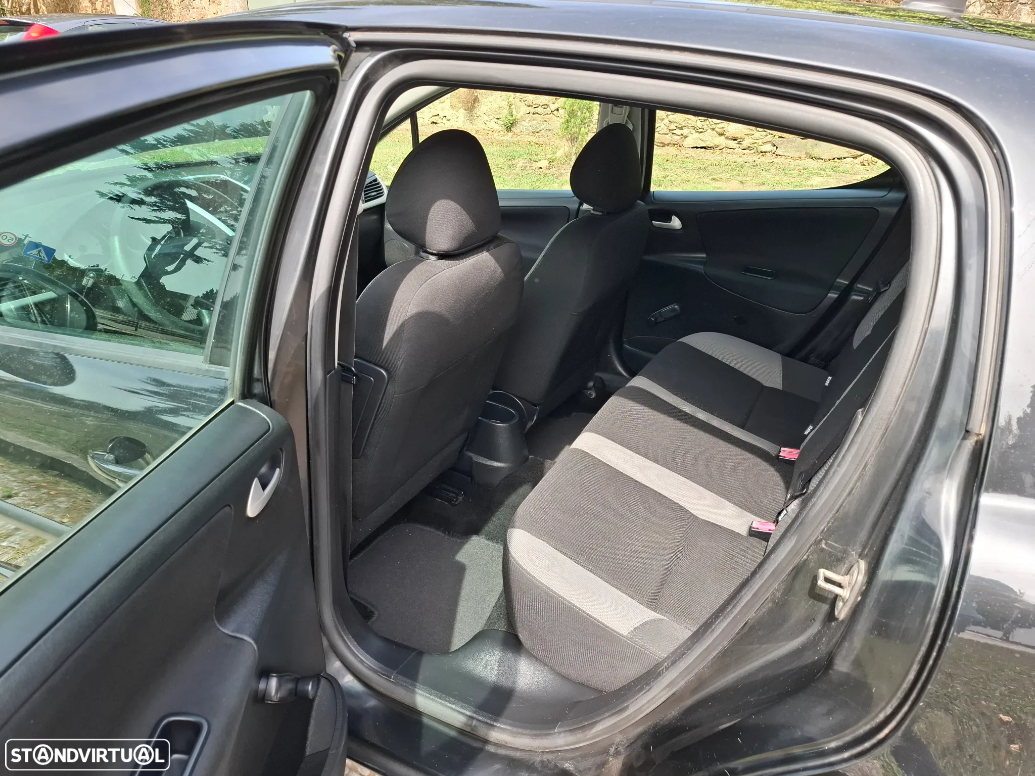 Peugeot 207 1.4 16V Trendy - 15