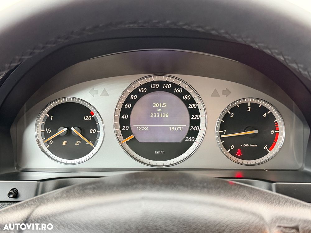 Mercedes-Benz C 220 CDI DPF (BlueEFFICIENCY) Avantgarde - 26