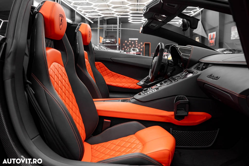 Lamborghini Aventador S Roadster - 11