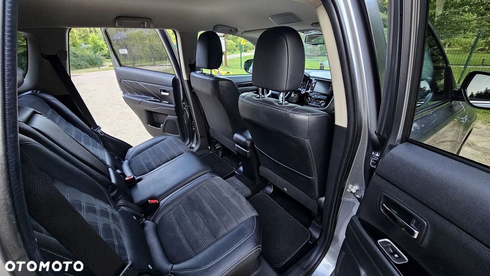 Mitsubishi Outlander 2.0 4WD Plug-In Hybrid - 33