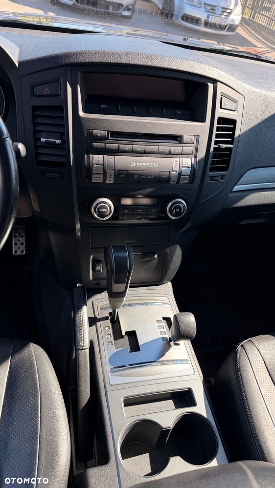 Mitsubishi Pajero 3.8 V6 Instyle - 17