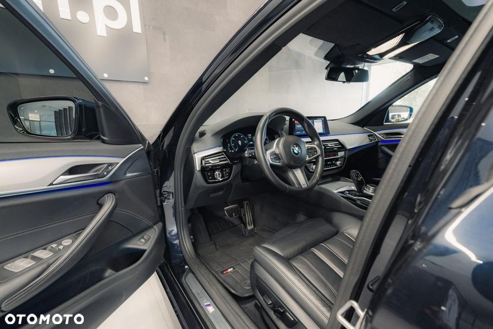 BMW Seria 5 520d M Sport - 10
