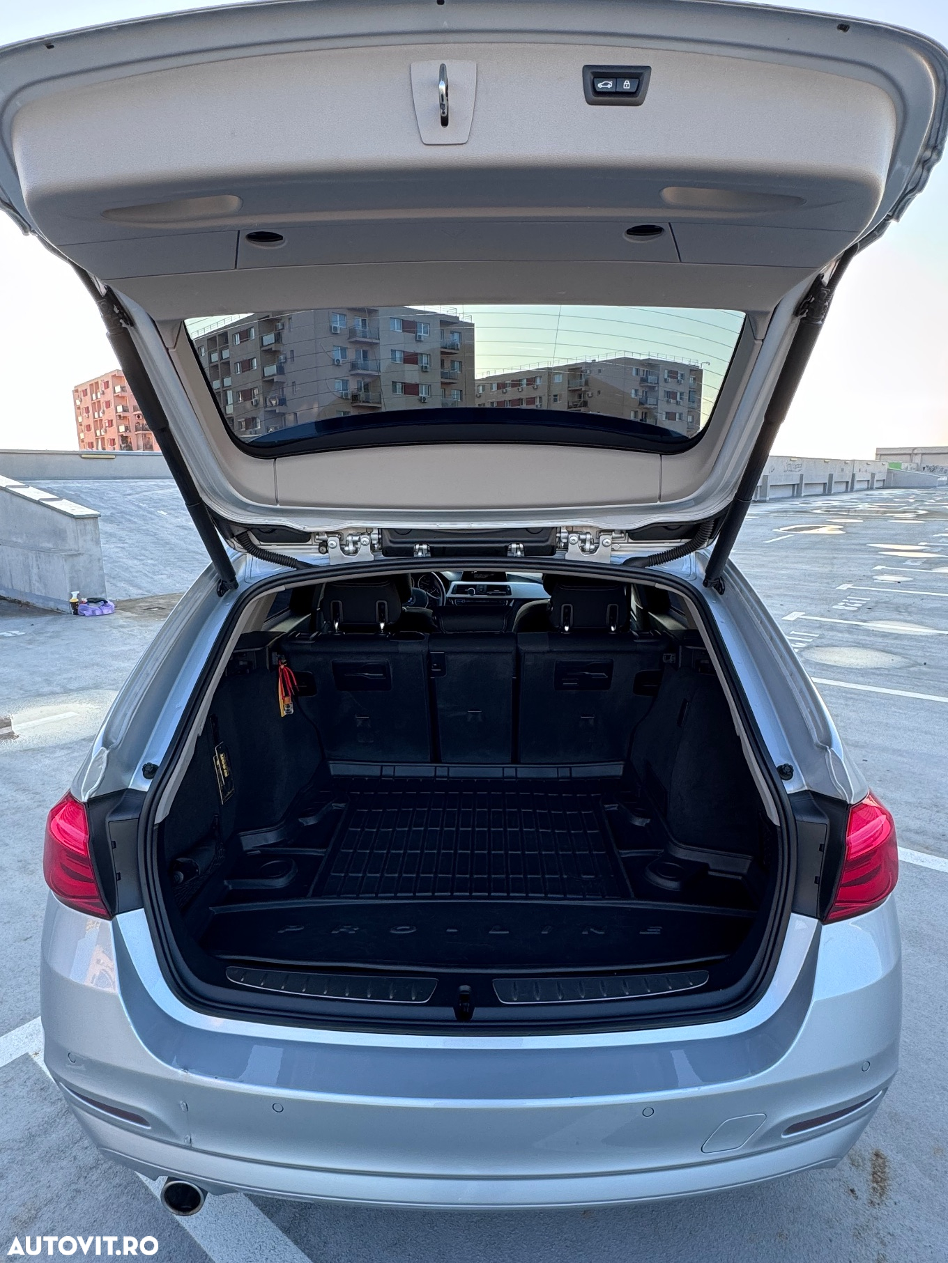 BMW Seria 3 318d Touring Aut. - 26