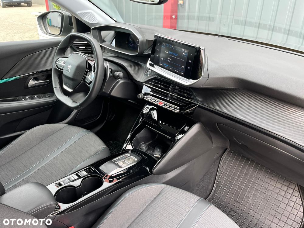 Peugeot 208 - 24