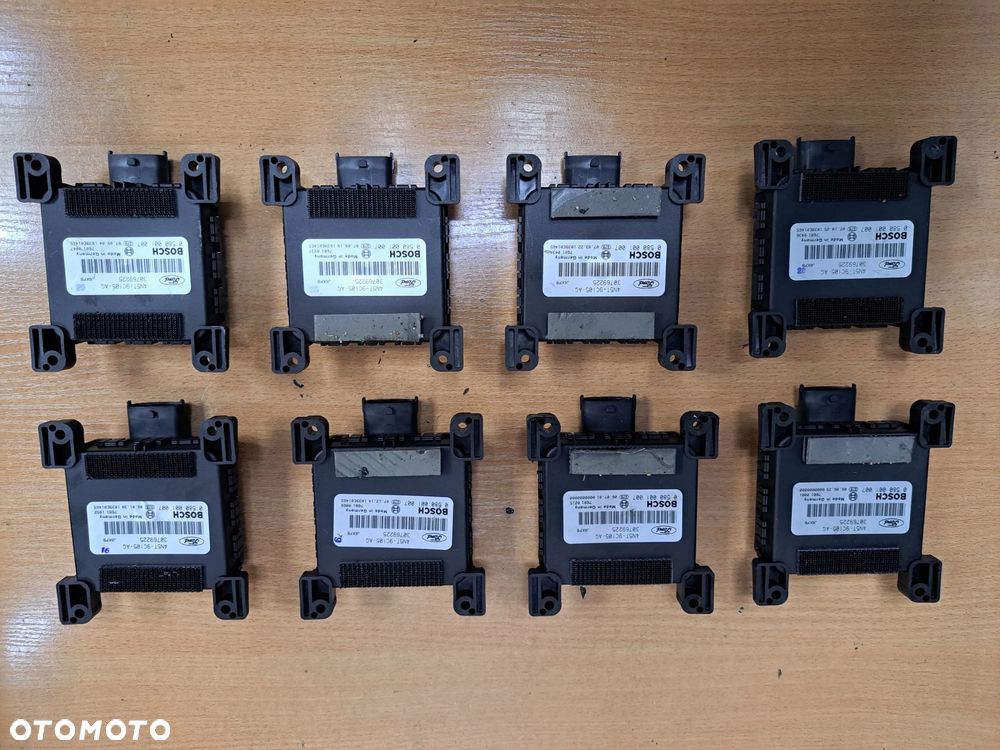 VOLVO V50 S40 C30 C70 S60 2.5T 2.4B STEROWNIK POMPY PALIWA 30769225 - 2