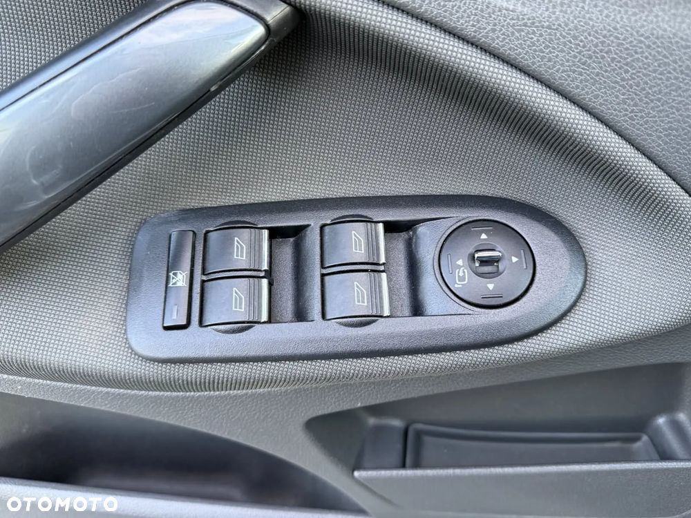 Ford Kuga 2.0 TDCi 2x4 Titanium - 17
