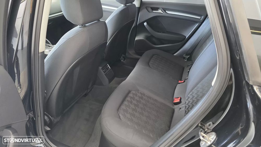 Audi A3 Sportback 1.6 TDI Advance S tronic - 41