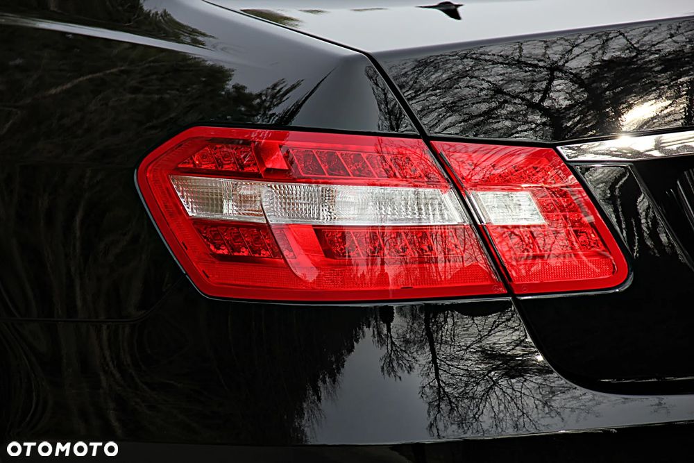 Mercedes-Benz Klasa E 200 BlueEFFICIENCY Elegance - 24