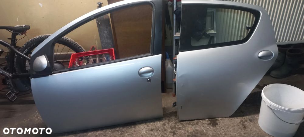 aygo 1 lewe drzwi tył 5d  1e7poznan - 2
