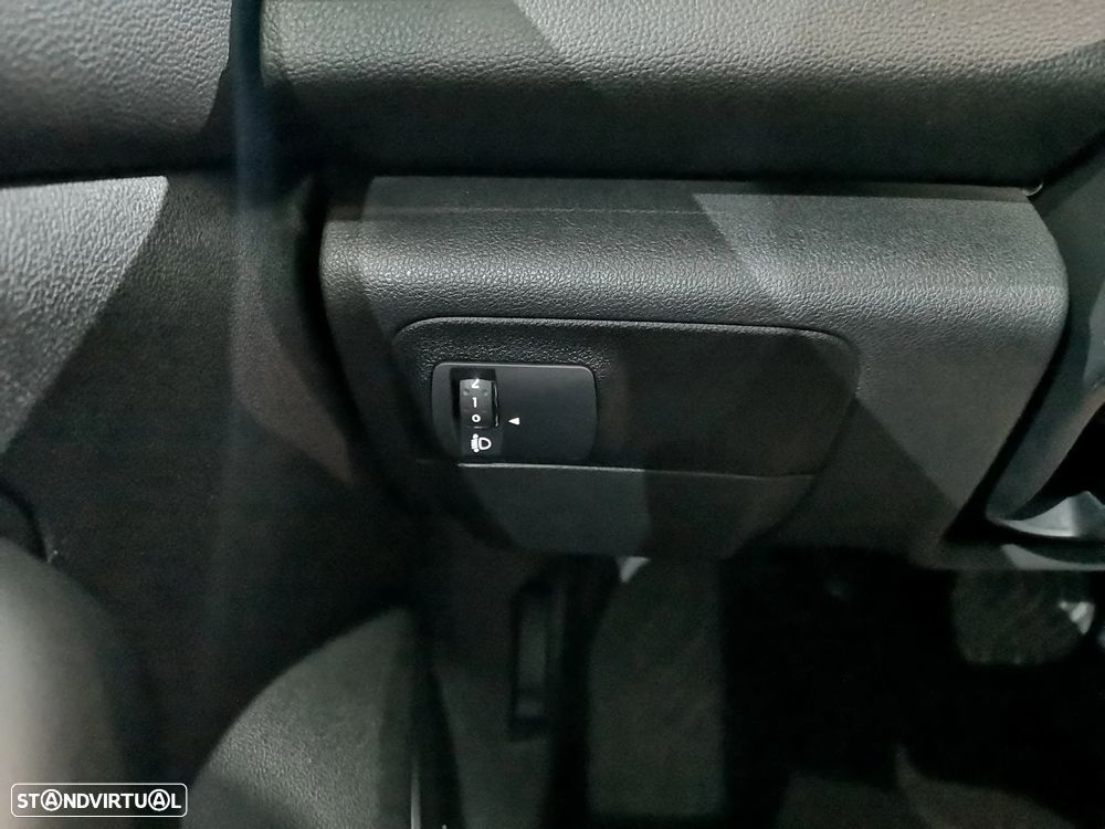 renault megane-sport-tourer ver-1-5-blue-dci-bose-edition-edc - 26