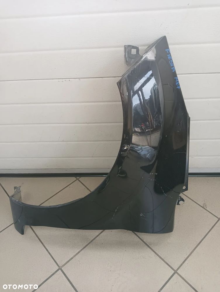 Ford Fiesta MK7 lewy blotnik przedni - 1