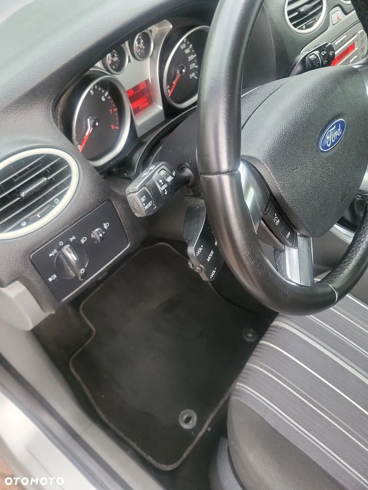 Ford Focus 2.0 16V Style+ - 38