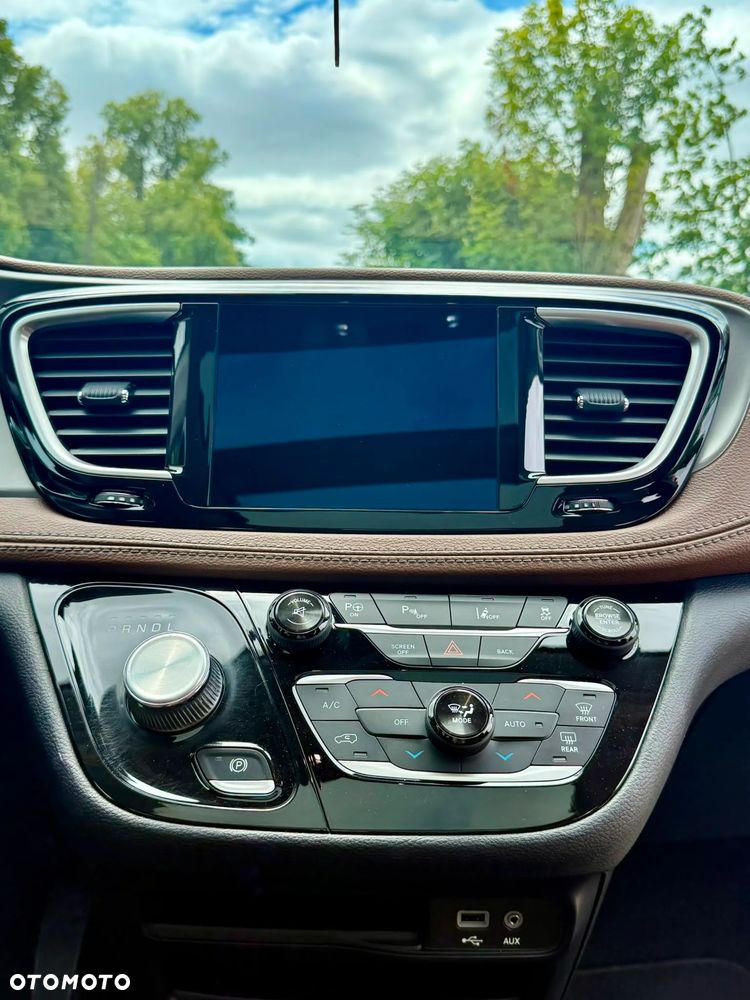 Chrysler Pacifica - 13