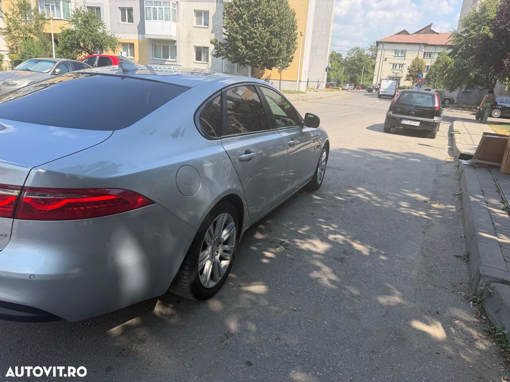 Jaguar XF 20d RWD Portfolio - 3