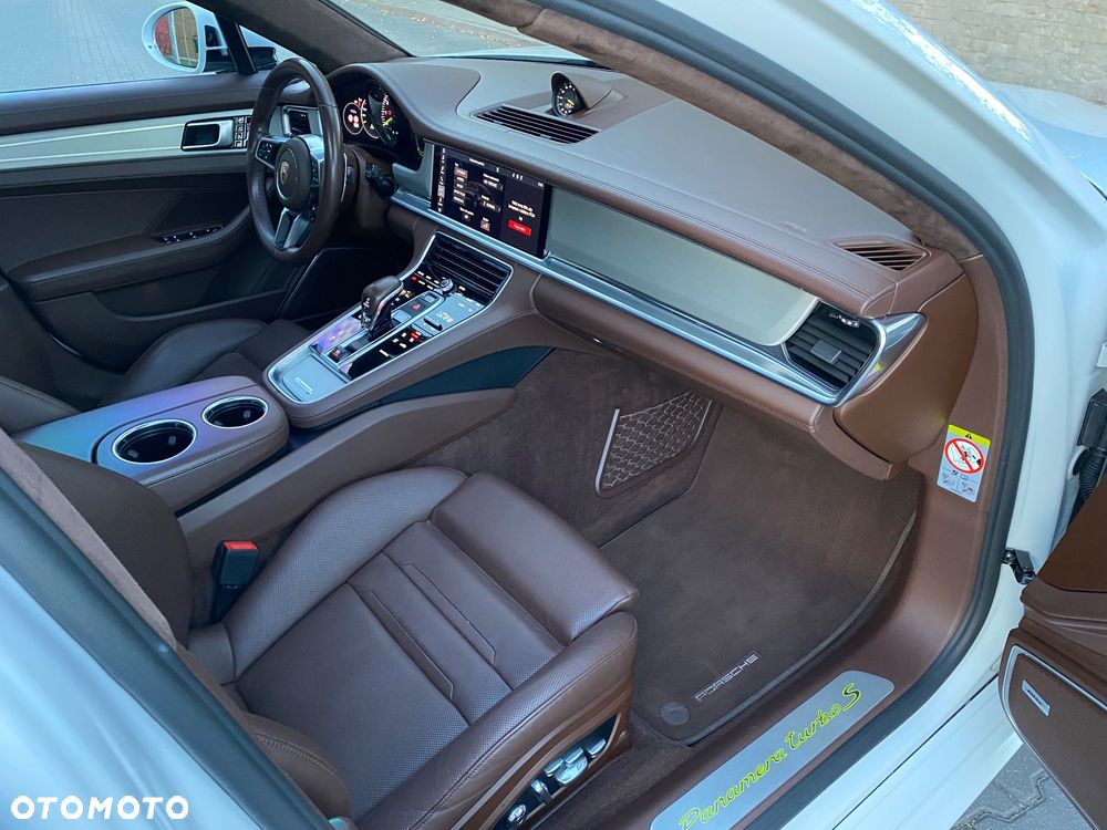 Porsche Panamera - 32