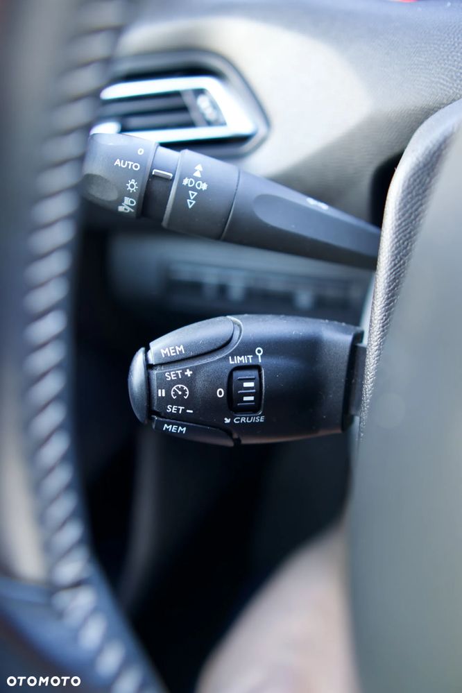 Peugeot 308 1.2 PureTech GPF Allure Pack S&S - 36