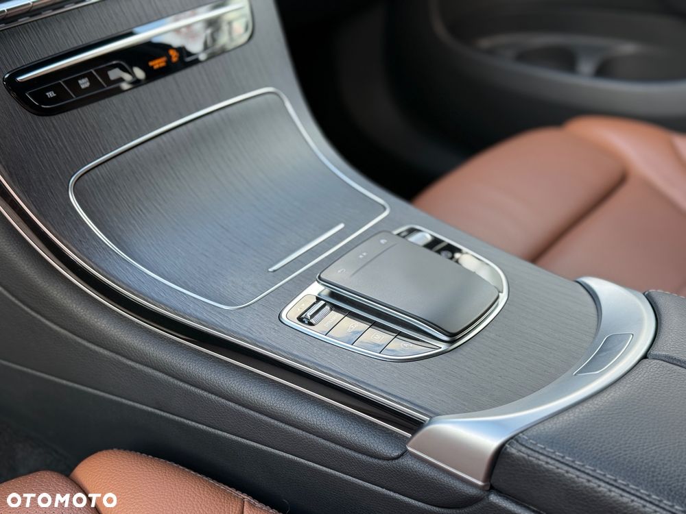 Mercedes-Benz GLC 220 d 4Matic 9G-TRONIC AMG Line Plus - 21