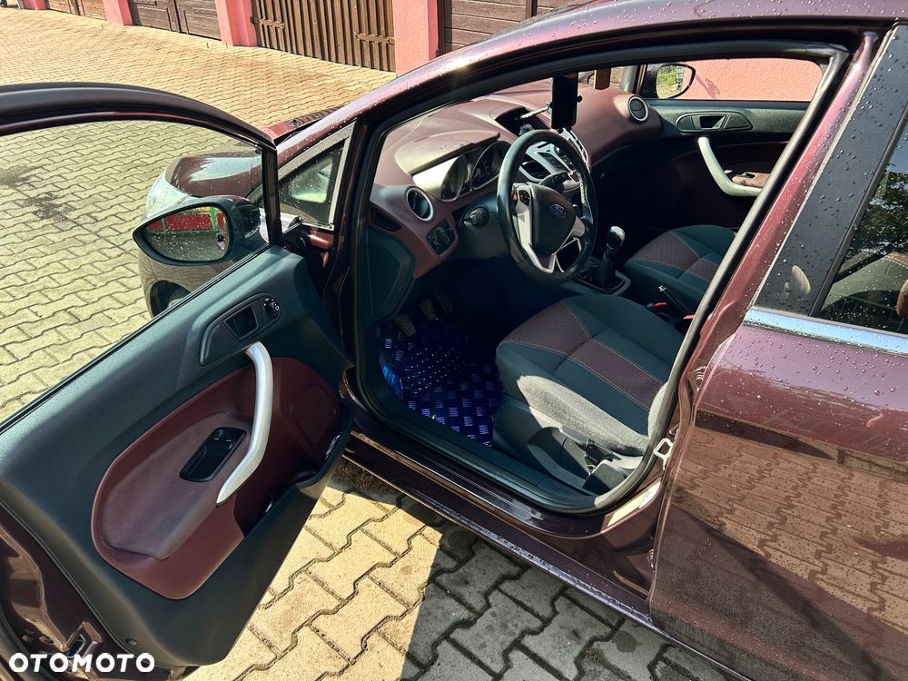 Ford Fiesta 1.6 TDCi DPF Titanium - 12